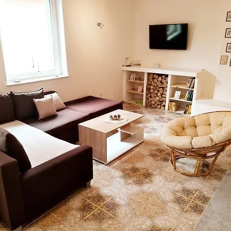 Stylovy Apartman Andrea Blizko Snowlandu Valča Esterno foto